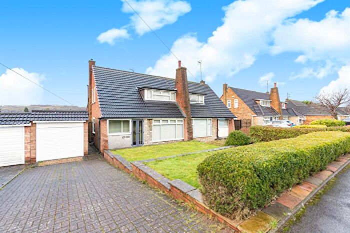 3 Bedroom Chalet For Sale In Wilbury Drive, Dunstable, LU5