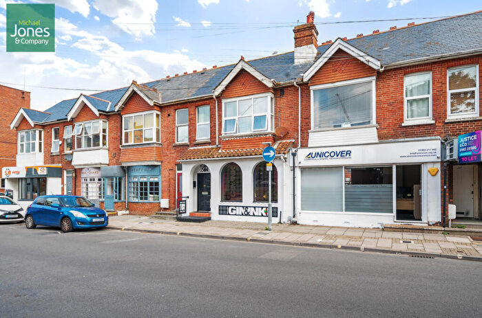 2 Bedroom Flat To Rent In Chatsworth Road, Worthing, West Sussex, BN11