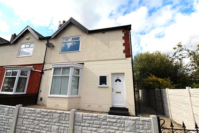 3 Bedroom Semi-Detached House To Rent In Chorley Old Road, Bolton, BL1