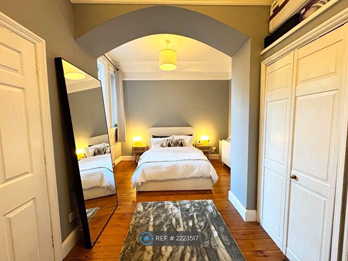 1 Bedroom Flat To Rent In Horatio Place, London, SW19