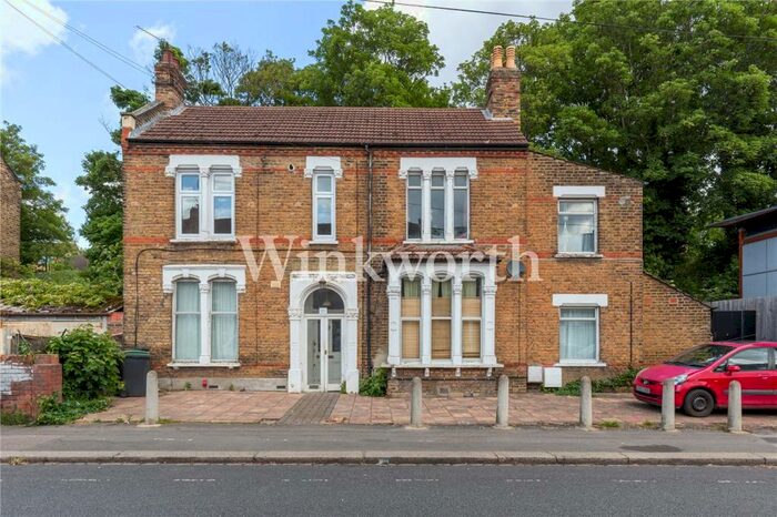 Studio To Rent In Hermitage Road, London, N4