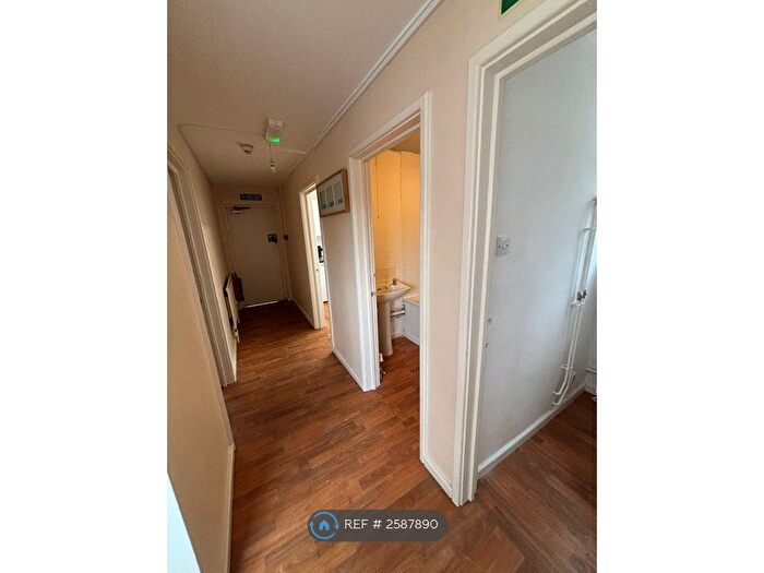 1 Bedroom Flat To Rent In Great North Road, New Barnet, Barnet, EN5