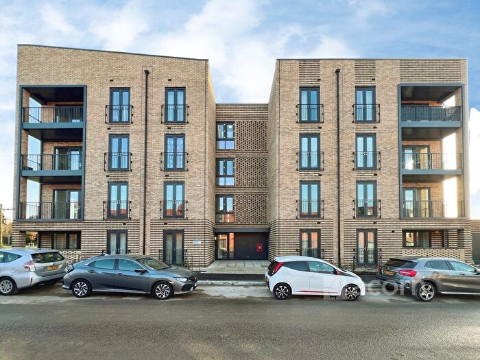 2 Bedroom Flat To Rent In Scotney Drive, Dartford, DA9