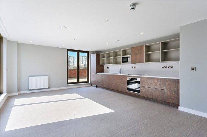 3 Bedroom Flat To Rent In Spinners Yard, Skinner Ln, LS7