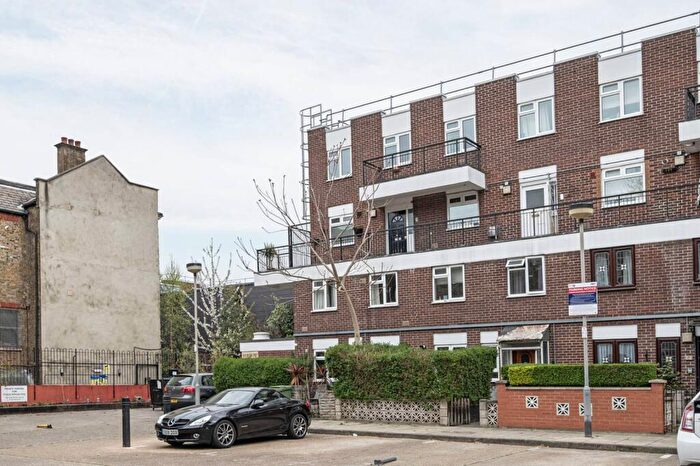2 Bedroom Maisonette To Rent In Mansford Street, Tower Hamlets, London, E2