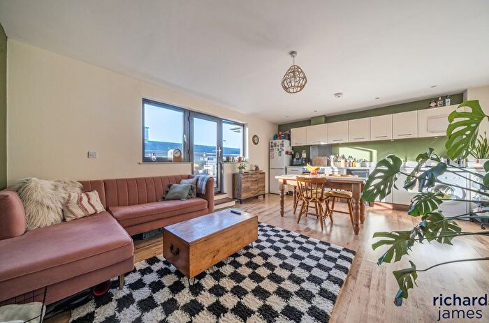 1 Bedroom Flat For Sale In Fire Fly Avenue, Swindon, SN2