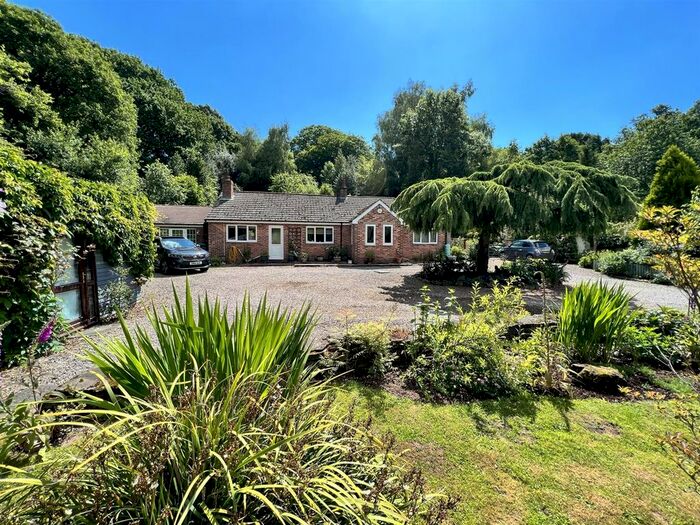 3 Bedroom Detached Bungalow For Sale In Greenway, Littledean, Cinderford, GL14