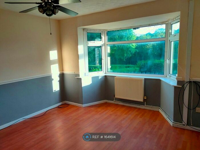 3 Bedroom SemiDetached House To Rent In Kirkstead Road, Rotherham, S61