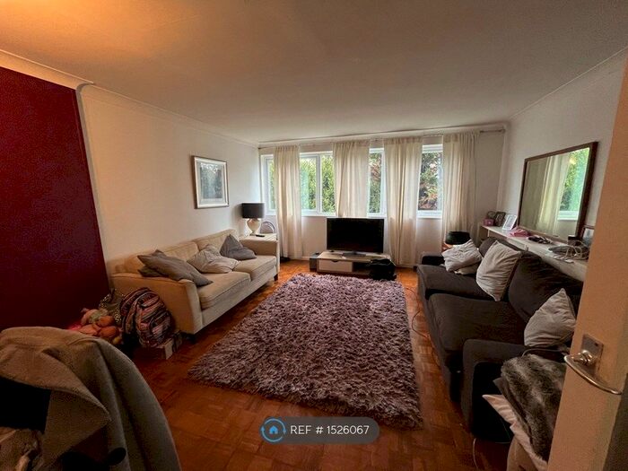 2 Bedroom Maisonette To Rent In Hillside Court, Guildford, GU1