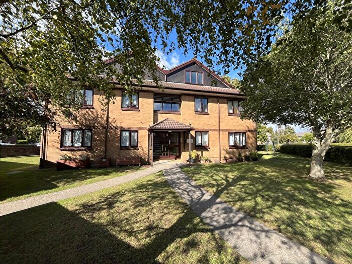 3 Bedroom Apartment For Sale In Chorley Close, Oakdale, BH15