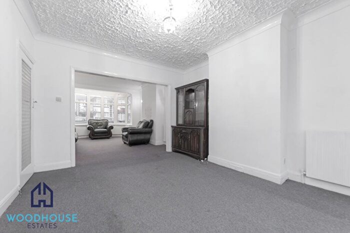3 Bedroom House For Sale In Valley Drive, London, NW9