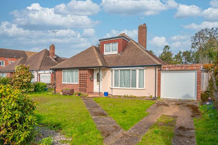 3 Bedroom Detached House For Sale In Wadham Close, Shepperton, TW17