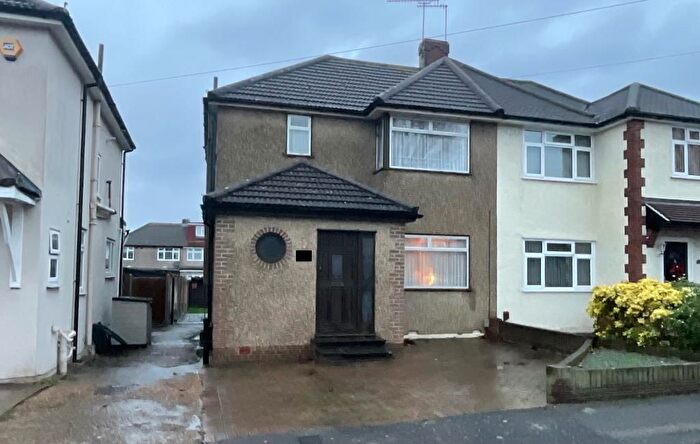 3 Bedroom Semi Detached House For Sale In Fernbank Avenue, Hornchurch, Essex, RM12