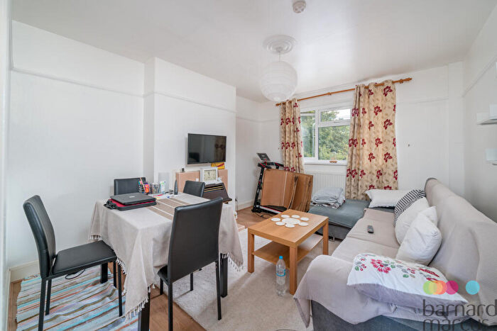 1 Bedroom Apartment To Rent In Burnbrae Close, London, N12