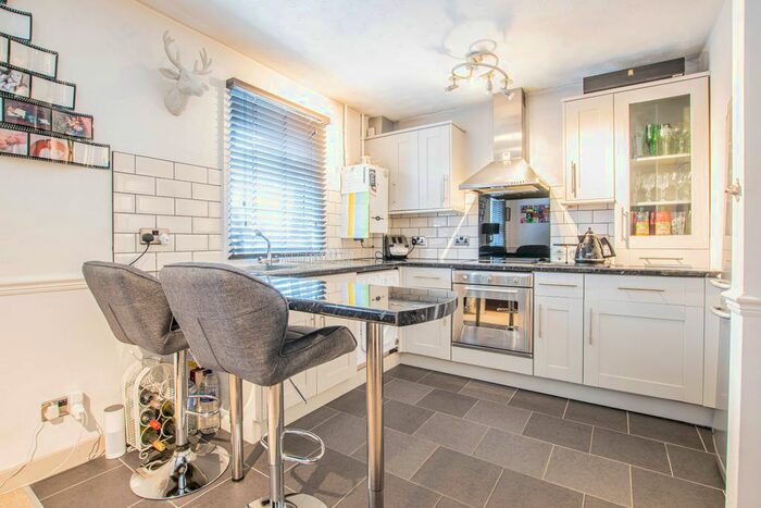 2 Bedroom Flat To Rent In Church Street, Ware, SG12