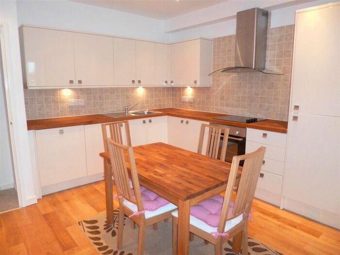 2 Bedroom Flat To Rent In Oystermouth Road, Swansea, SA1