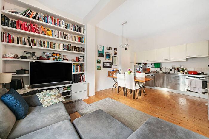2 Bedroom Flat To Rent In Jeffreys Road, Stockwell, London, SW4