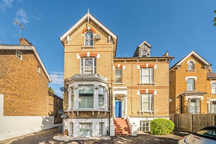 1 Bedroom Flat For Sale In Kingston Hill, Kingston Upon Thames, KT2