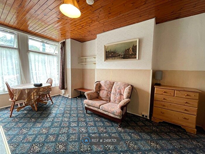 Studio To Rent In Marlborough Avenue, Hull, HU5