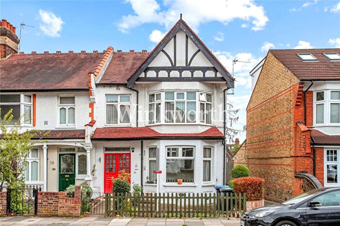 1 Bedroom Flat For Sale In Burford Gardens, London, N13