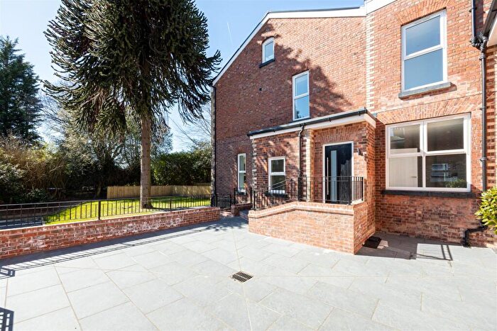 3 Bedroom House To Rent In Silvan Court, Macclesfield, SK10