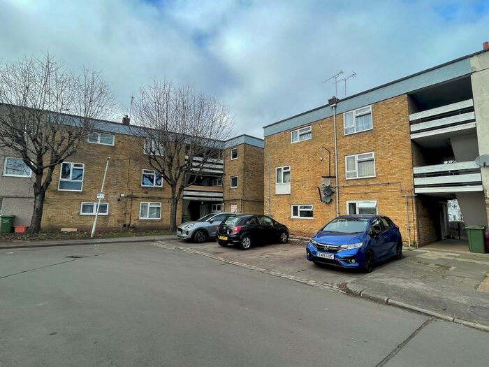 1 Bedroom Flat To Rent In Rokells, Ghyllgrove, Basildon, SS14