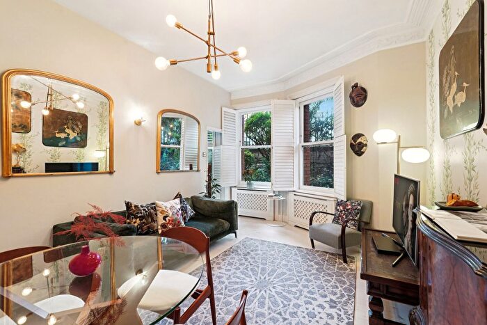 2 Bedroom Flat For Sale In Old Brompton Road, London, SW5
