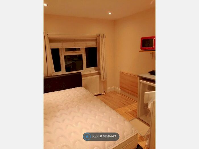 Studio To Rent In Hemswell Drive, London, NW9