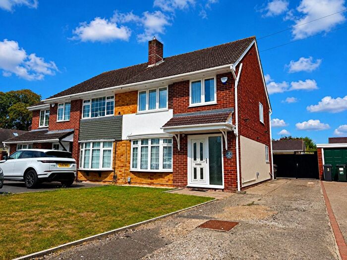 3 Bedroom Semi Detached House For Sale In Underwood Road, Reading, Berkshire, RG30
