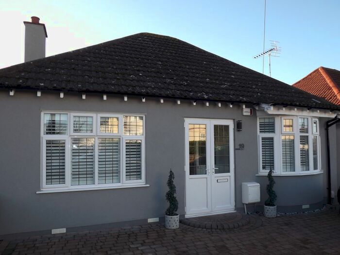 2 Bedroom Bungalow To Rent In Hill Road, Southend SS2