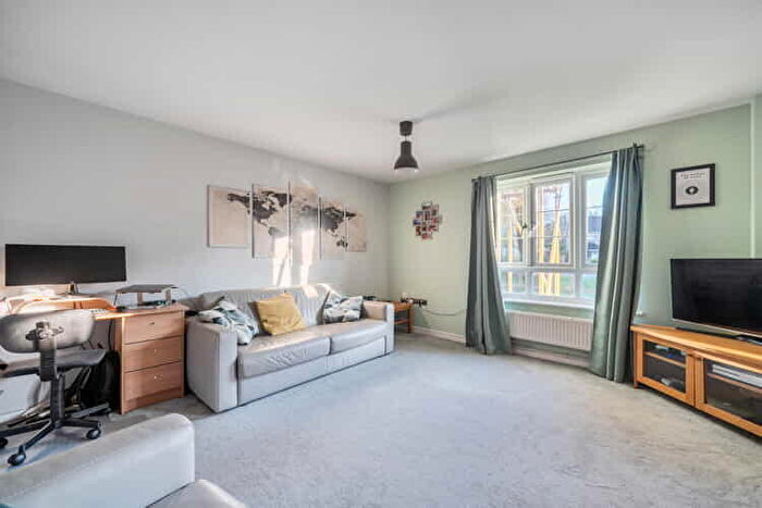 2 Bedroom Flat For Sale In Dorlcote Way, Godalming, Surrey, GU8