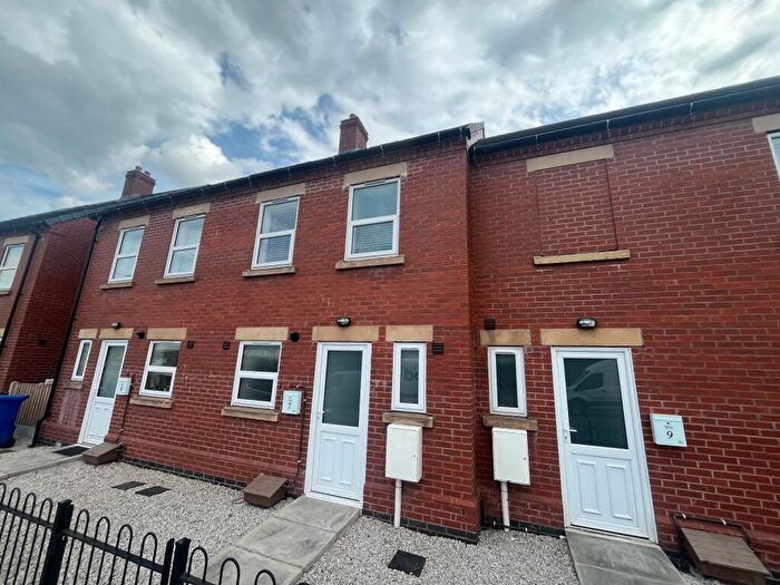 3 Bedroom Town House To Rent In Shobnall Road, Staffordshire, Burton Upon Trent, DE14