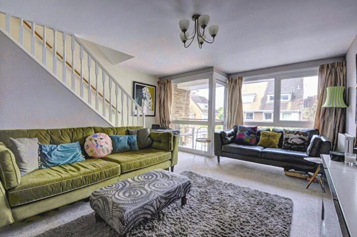 3 Bedroom Town House To Rent In Beaufort Close, Marlow, Buckinghamshire, SL7