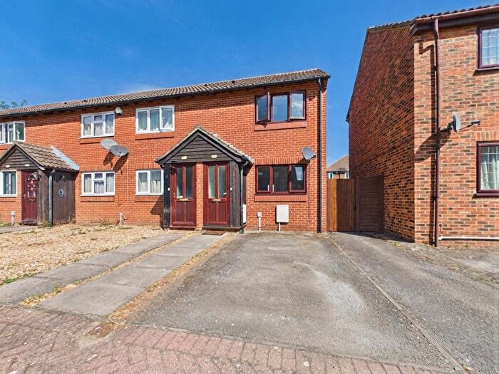 1 Bedroom End Of Terrace House To Rent In , KT15