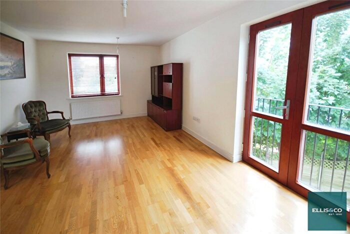 2 Bedroom Apartment To Rent In Madoc Close, Childs Hill, NW2