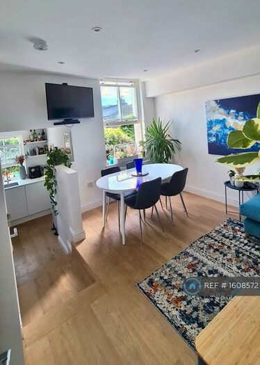 1 Bedroom Flat To Rent In Cavendish Road, London, SW12