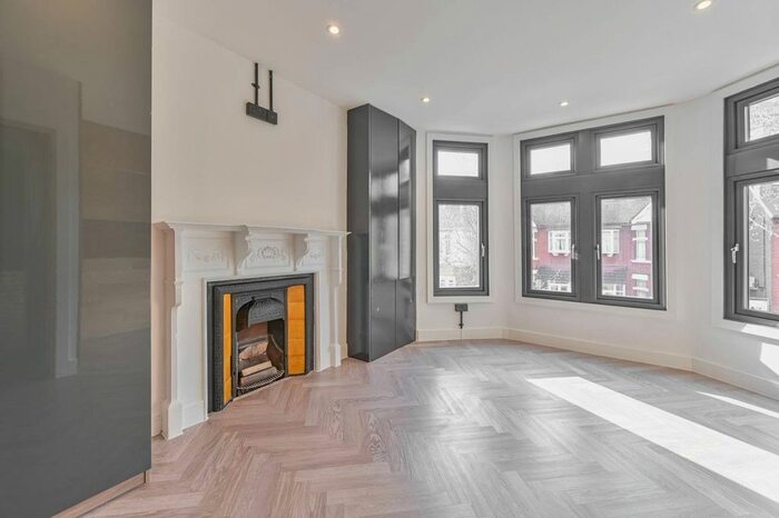 2 Bedroom Flat To Rent In Craven Avenue, Ealing, W5