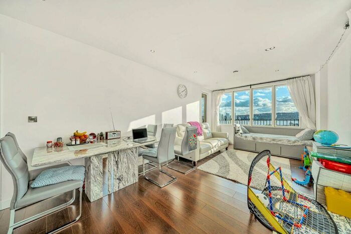 2 Bedroom Flat To Rent In Rendel Apartments, Gallions Reach, London, E16