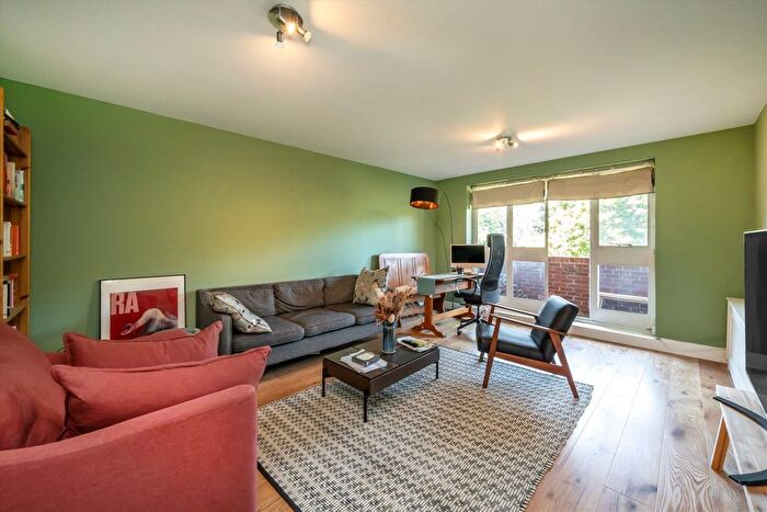 2 Bedroom Flat For Sale In Lissenden Gardens, Gospel Oak, NW5