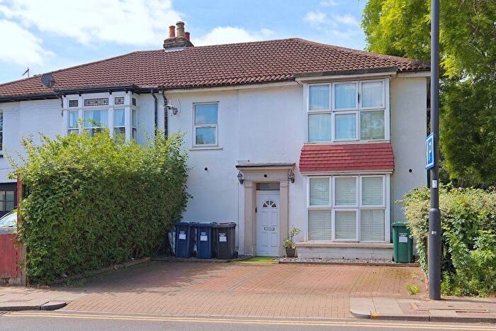 3 Bedroom Flat For Sale In St. Albans Road, Barnet, EN5