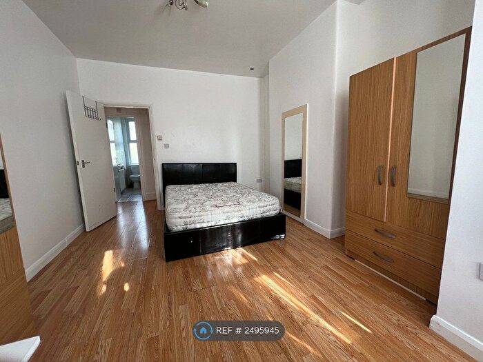 Studio To Rent In Aberdour Road, Ilford, IG3