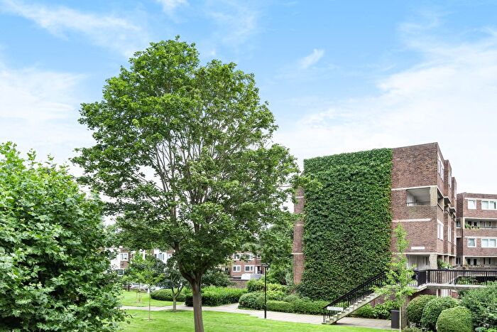 1 Bedroom Flat For Sale In Justin Close, Brentford, Greater London, TW8