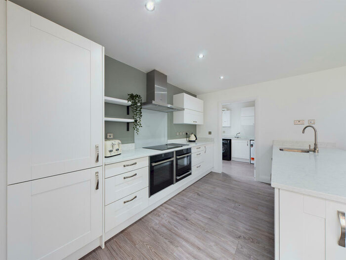 4 Bedroom Detached House To Rent In West Hill Road, Willerby, HU10