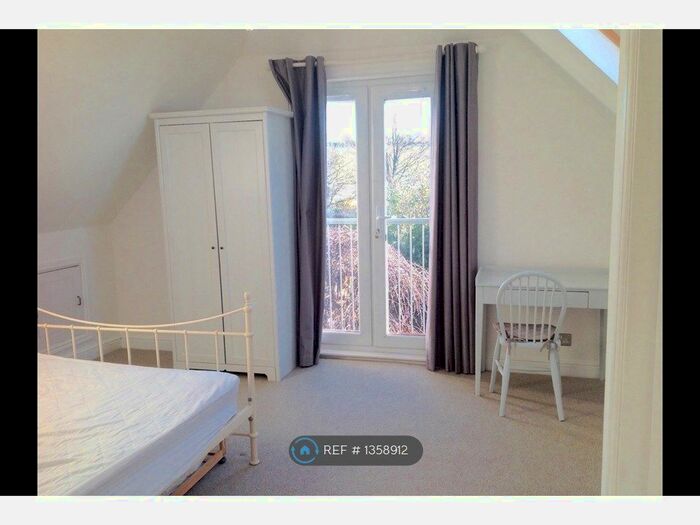 2 Bedroom Flat To Rent In Rottingdean, Brighton, BN2