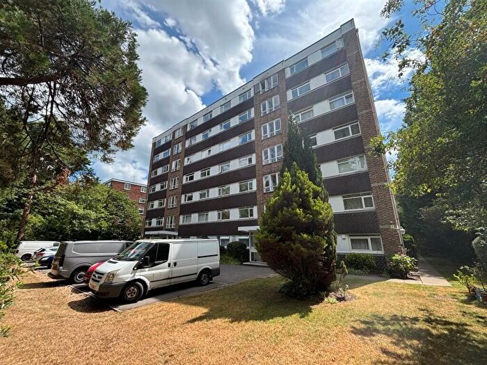 2 Bedroom Flat For Sale In Lindsay Road, Poole, BH13