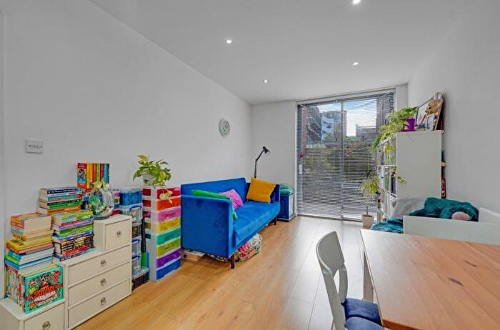 1 Bedroom Flat For Sale In Carillon Court, Greatorex Street, London, E1