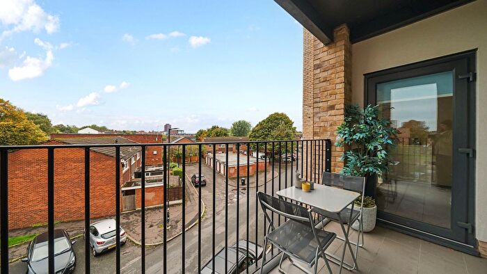 2 Bedroom Flat For Sale In Old Trafford, Manchester, M15