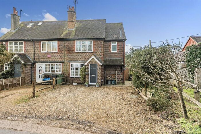 3 Bedroom Property For Sale In Hammer Vale, Haslemere, GU27