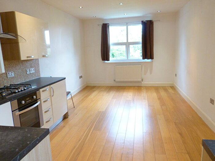 2 Bedroom Flat To Rent In Station Road, London, NW4