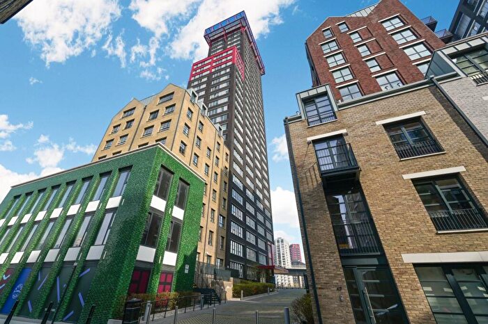 Apartment To Rent In Douglass Tower, Goodluck Hope, London, E14